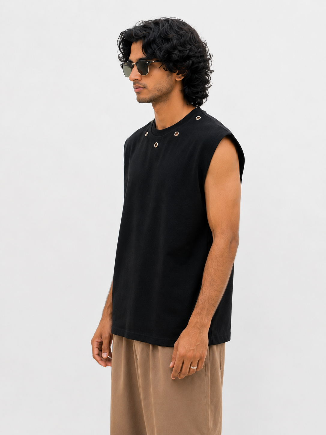 black sleeveless neck stud - Image 3